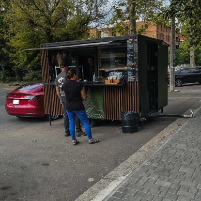 Кіоск у паркувальній кишені у «Серці міста». Фото: НикВести