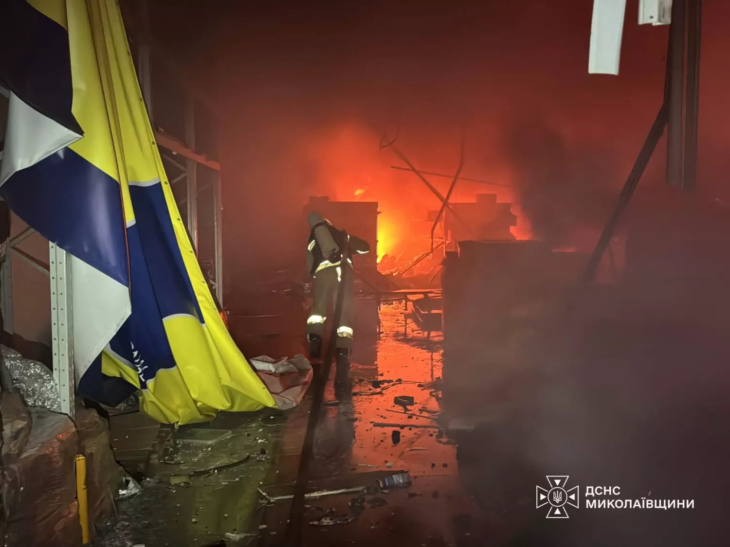 ДСНС показала наслідки масованої атаки на Миколаїв та область. Фото: ДСНС