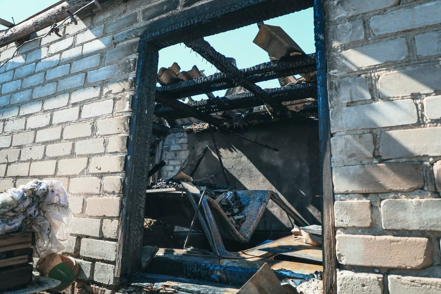 Комунальники ліквідовують наслідки атаки на Миколаїв 9 вересня. Фото: Олександр Сєнкевич