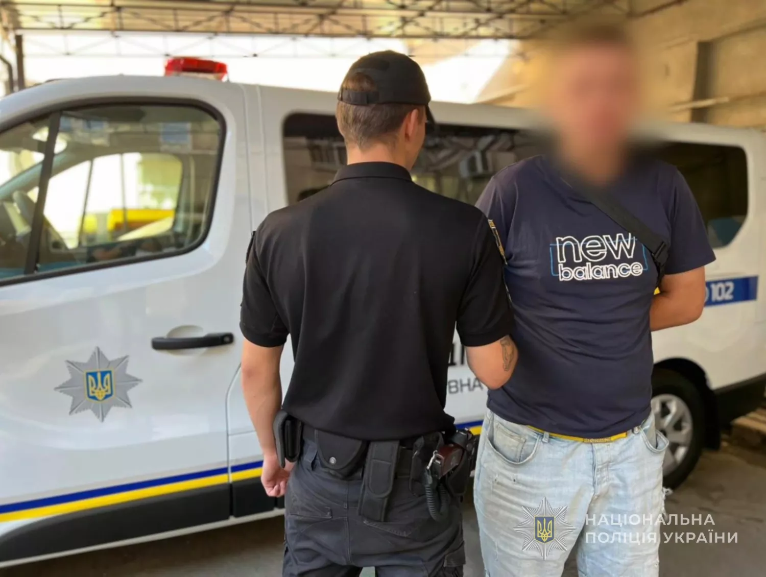 В Одесі чоловіку загрожує 15 років тюрми за розбій і викрадення біжутерії. Фото нацполіція