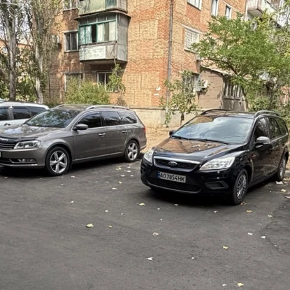 Нове покриття у дворі на вул. Євгенія Логінова, на якість якого поскаржилася мешканка. Фото: Contact Center