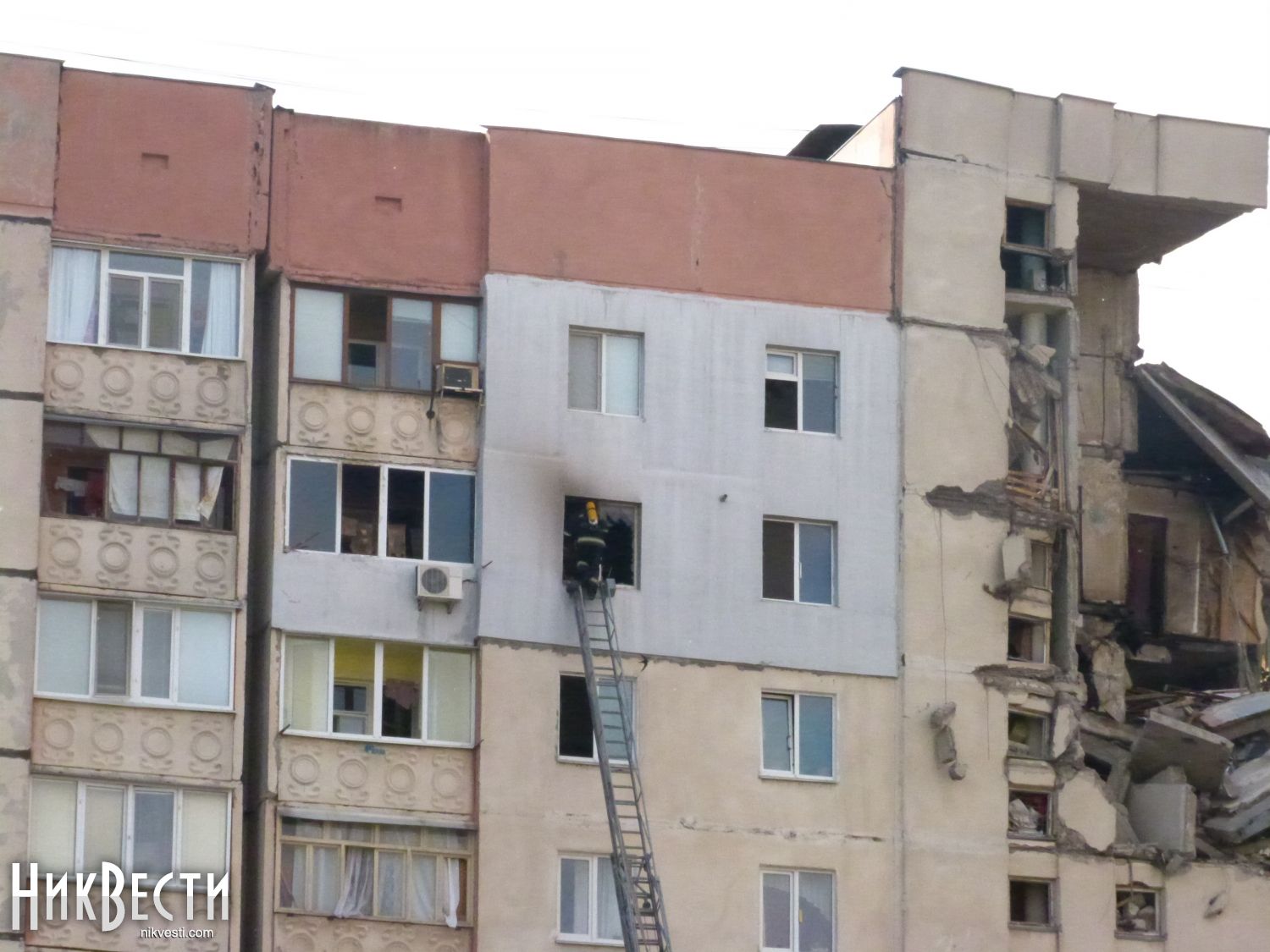 Основная версия взрыва в многоэтажке в Николаеве – самоубийство жителя дома